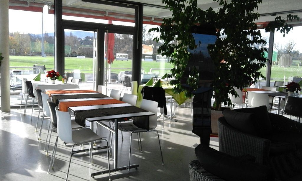 tables du restaurant le rouelbeau