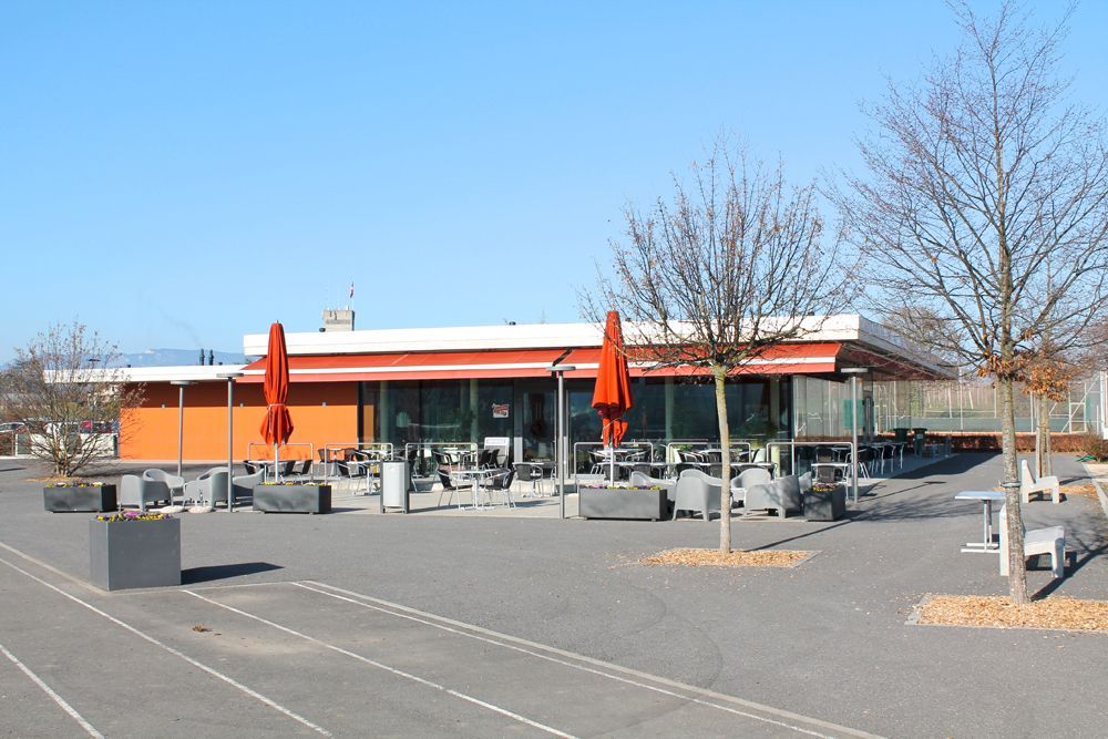 terrasse du restaurant le rouelbeau extérieur