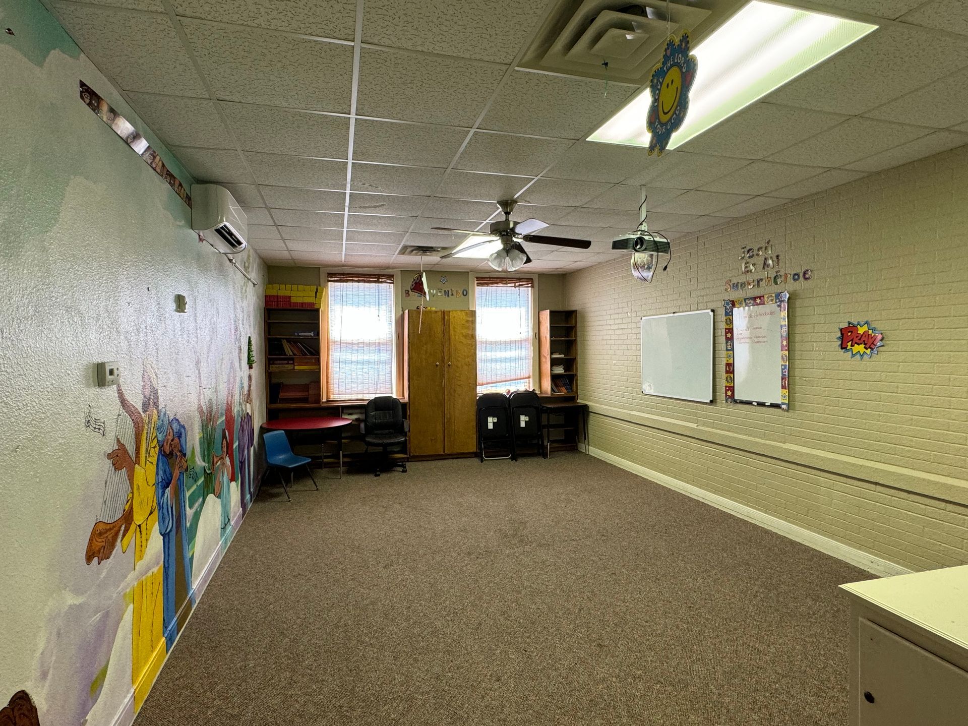 Convention center versatile, open classroom space. Room for small groups.