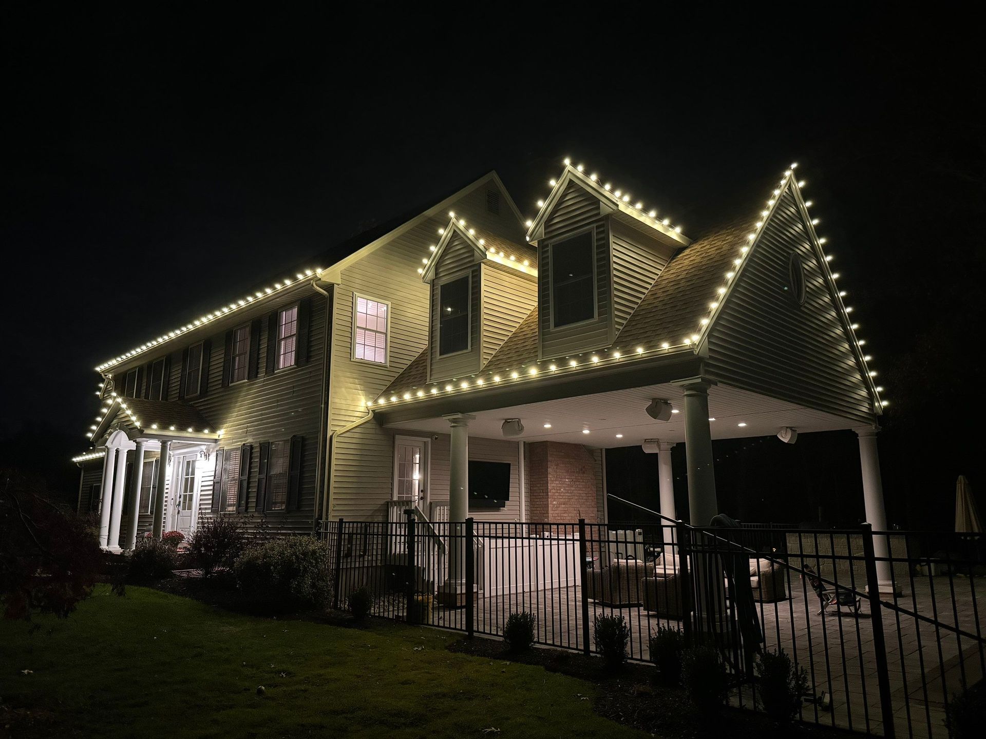 Residential Lighting | Holiday Lighting- Serving Property Owners in CT