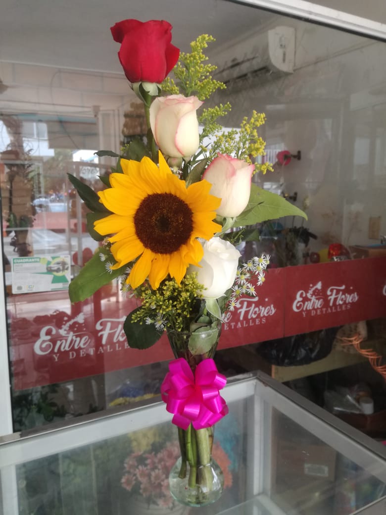 Entre Flores y Detalles solitario