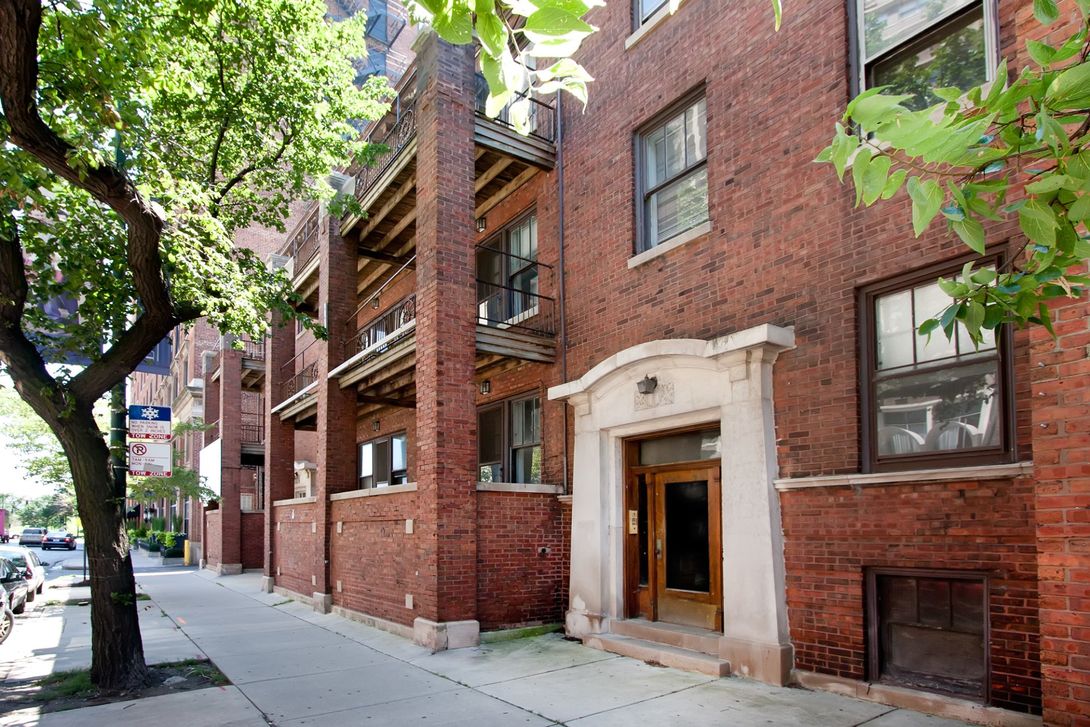 Apartments in Lakeview The Belmont by Reside Flats