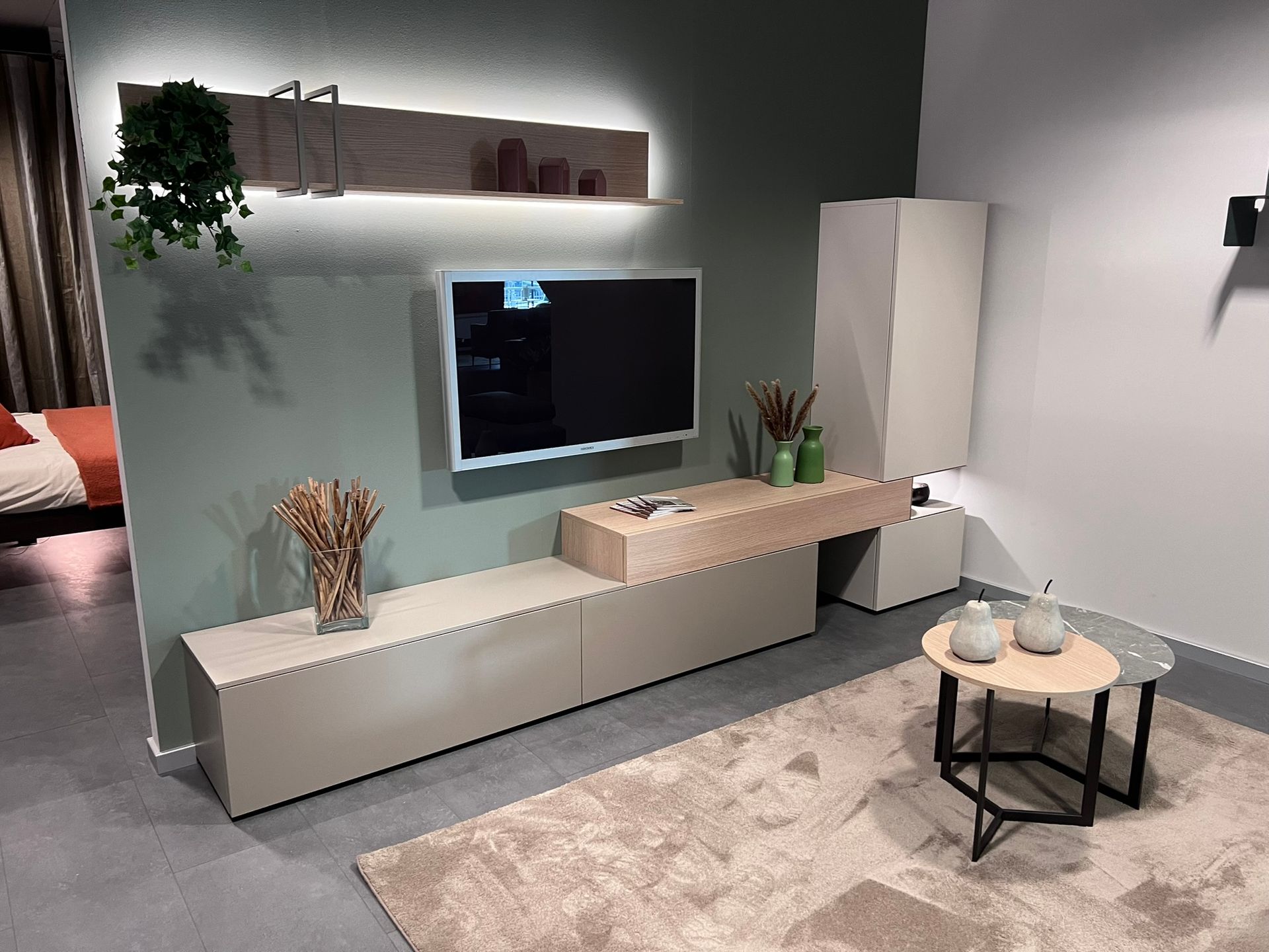 Immagine di un Living Ring di Tomasella, nelle finiture beige arena, rovere sabbia e madreperla