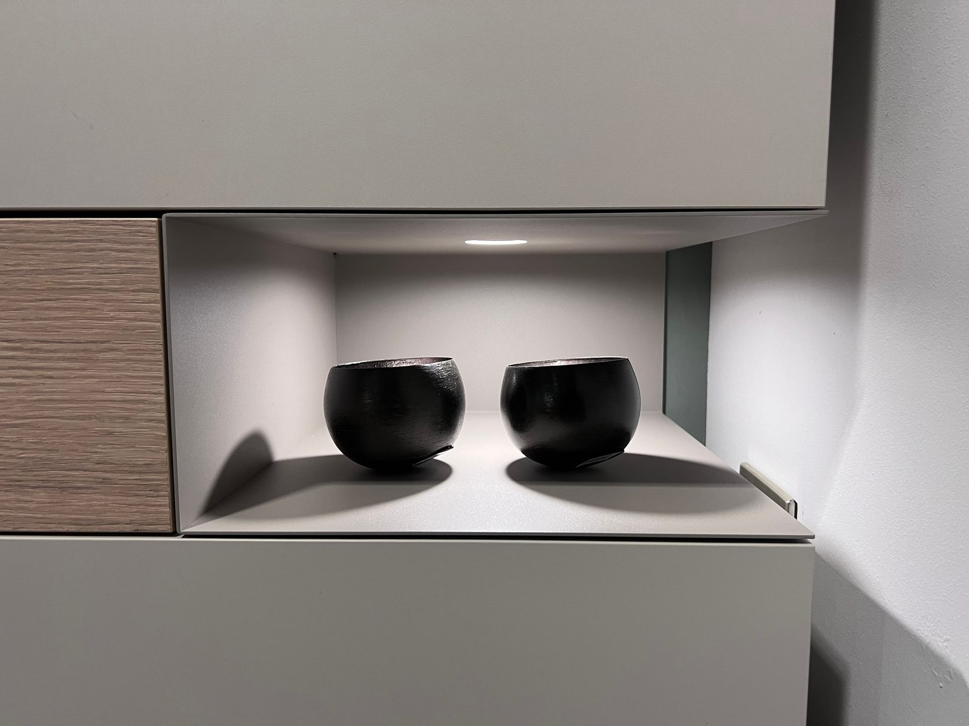 Immagine di un Living Ring di Tomasella, nelle finiture beige arena, rovere sabbia e madreperla