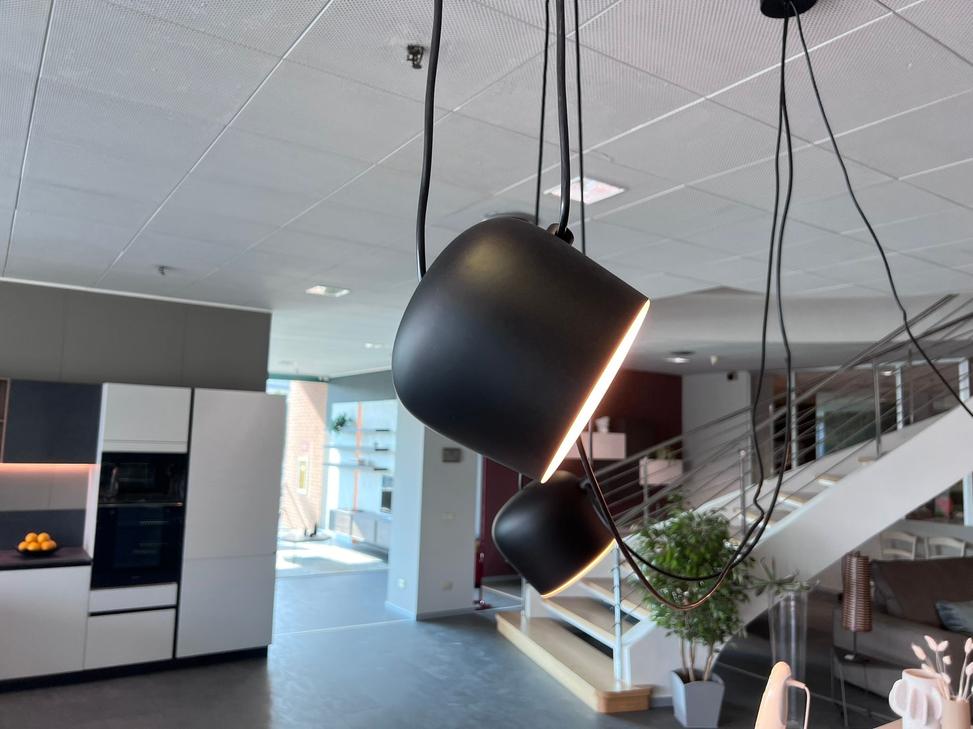 Immagine della lampada Aim di Flos, esposto presso Arredamenti Capelli