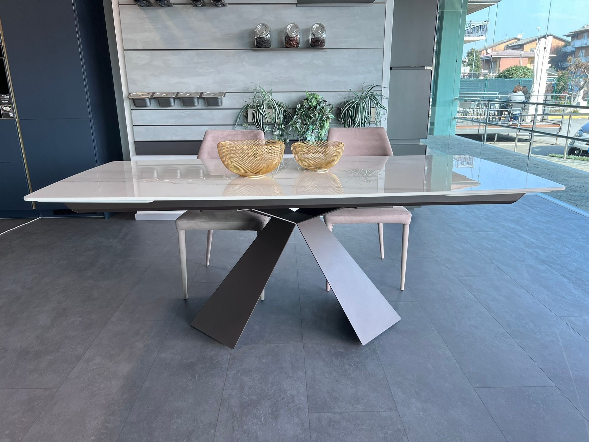 Immagine del tavolo Metropolis di Scavolini, esposto presso Arredamenti Capelli