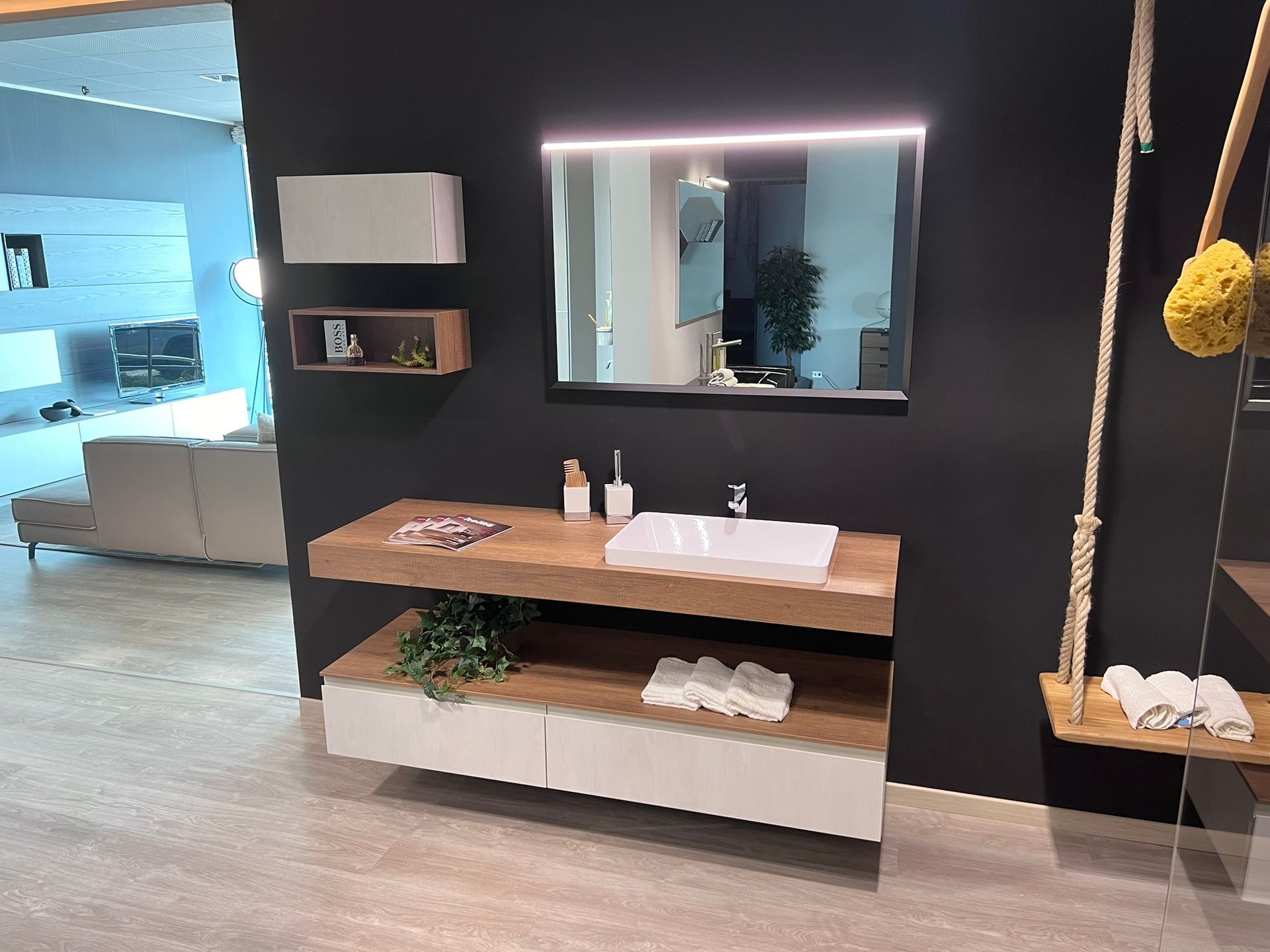 Immagine del bagno Juno di Scavolini, esposto presso Arredamenti Capelli