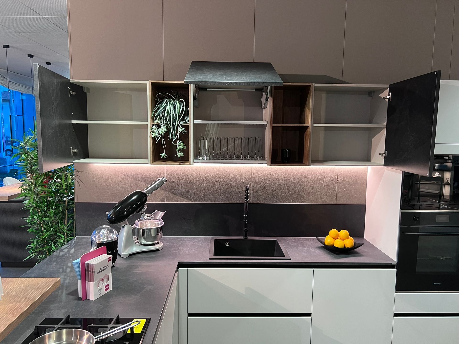 Immagine della cucina Liberamente di Scavolini, esposta presso Arredamenti Capelli