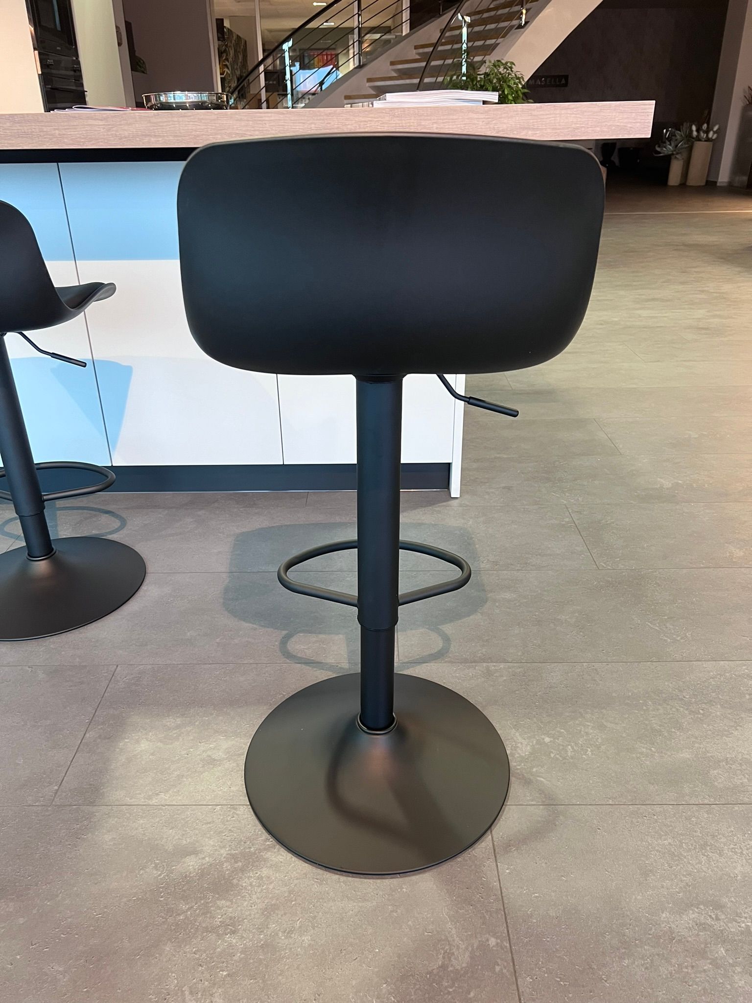 Immagine dello Sgabello Jordan de La Seggiola, esposto presso Arredamenti Capelli