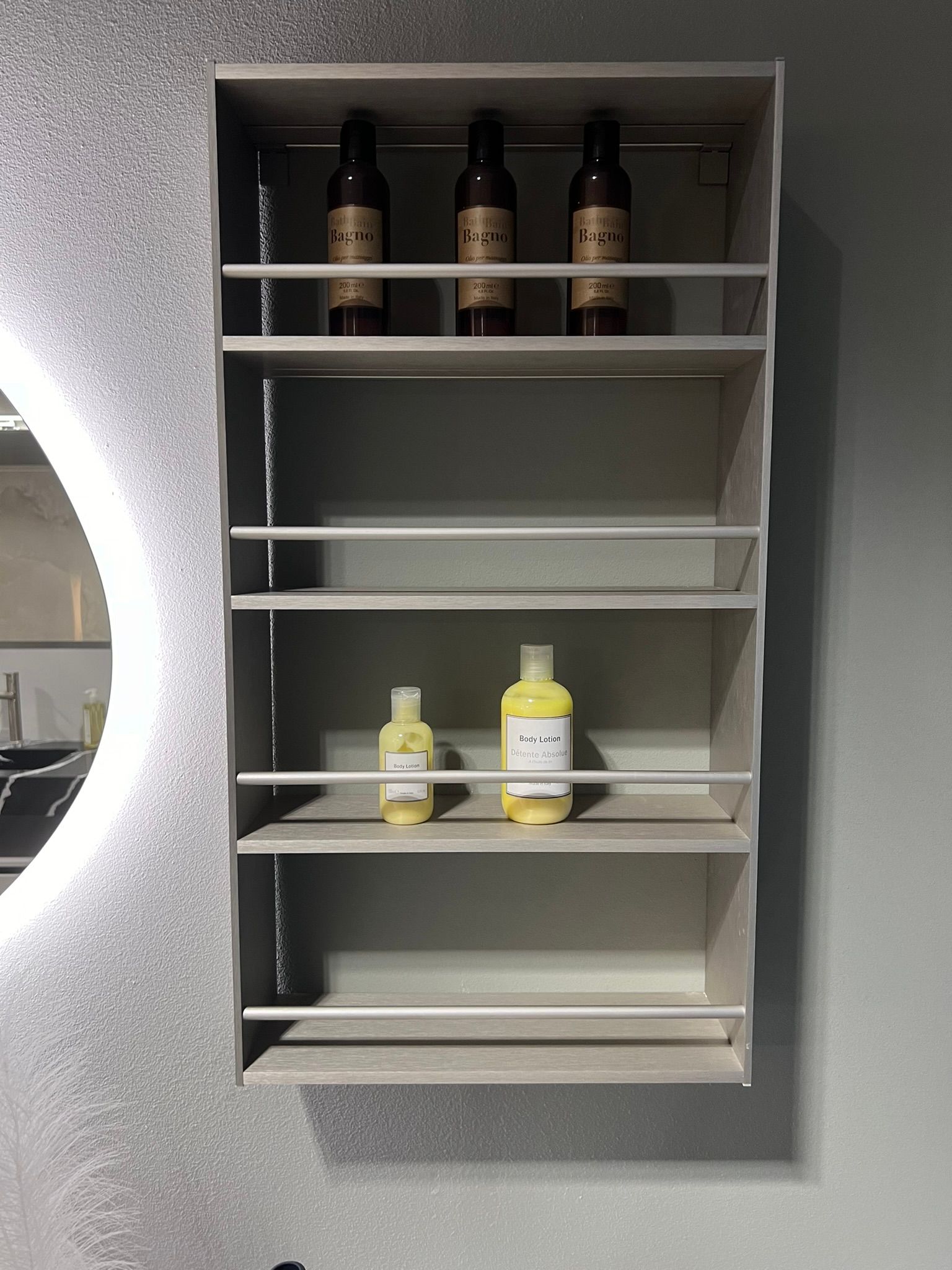 Immagine del bagno Lido di Scavolini, esposto presso Arredamenti Capelli