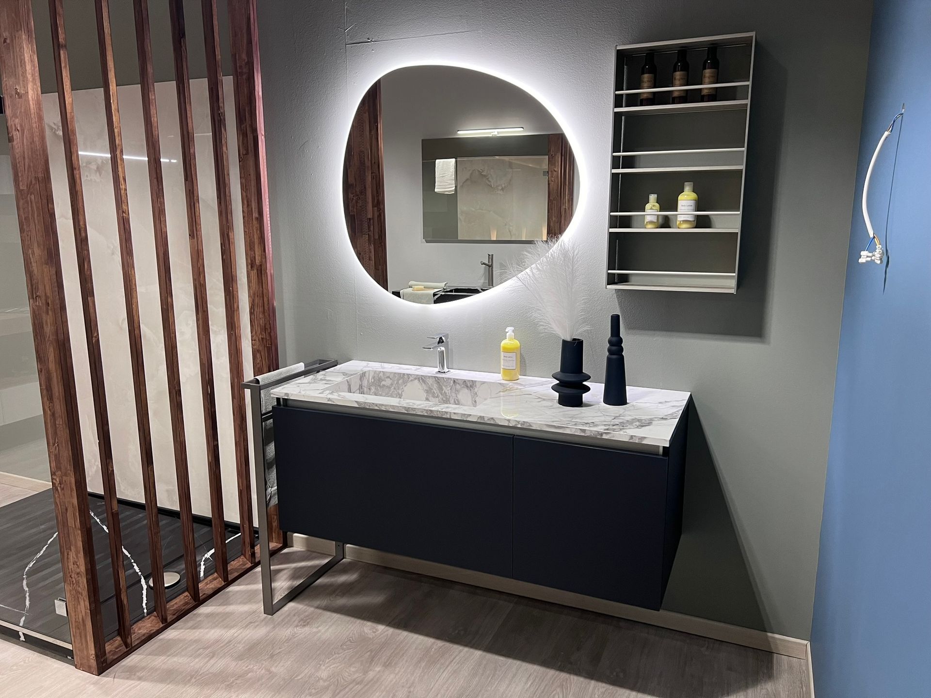 Immagine del bagno Lido di Scavolini, esposto presso Arredamenti Capelli