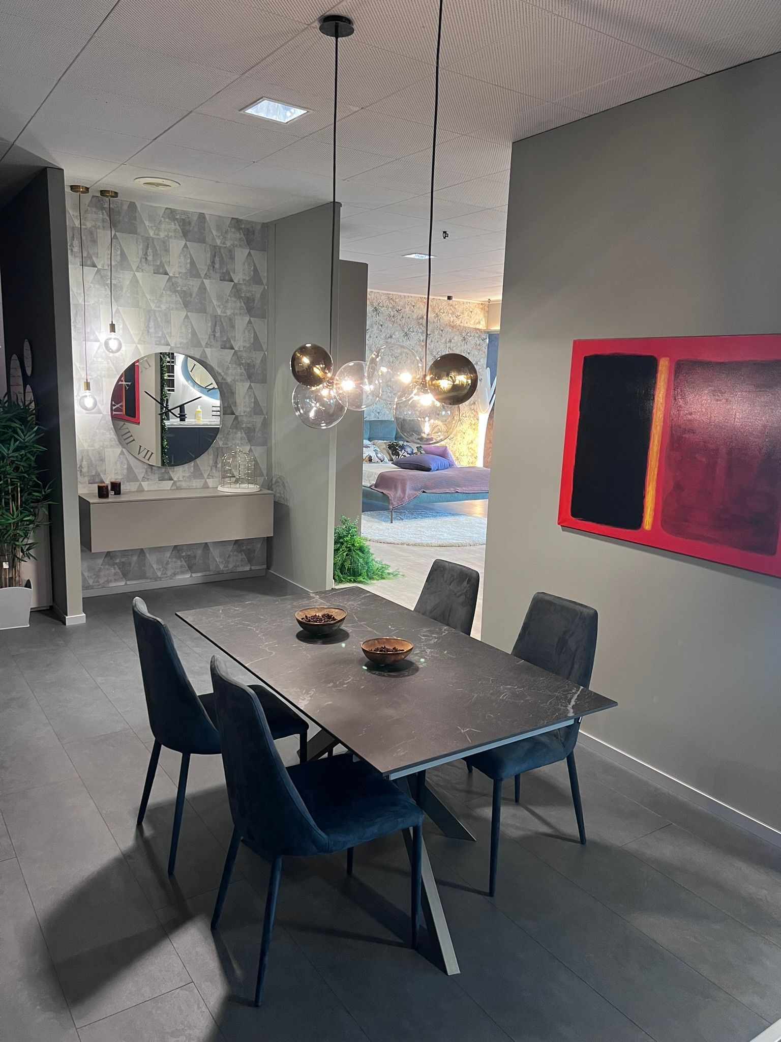 Immagine della lampada Atomo di Tonin Casa, esposta presso Arredamenti Capelli