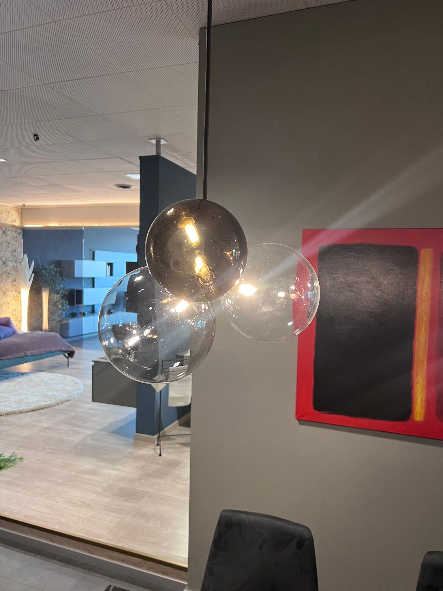 Immagine della lampada Atomo di Tonin Casa, esposta presso Arredamenti Capelli