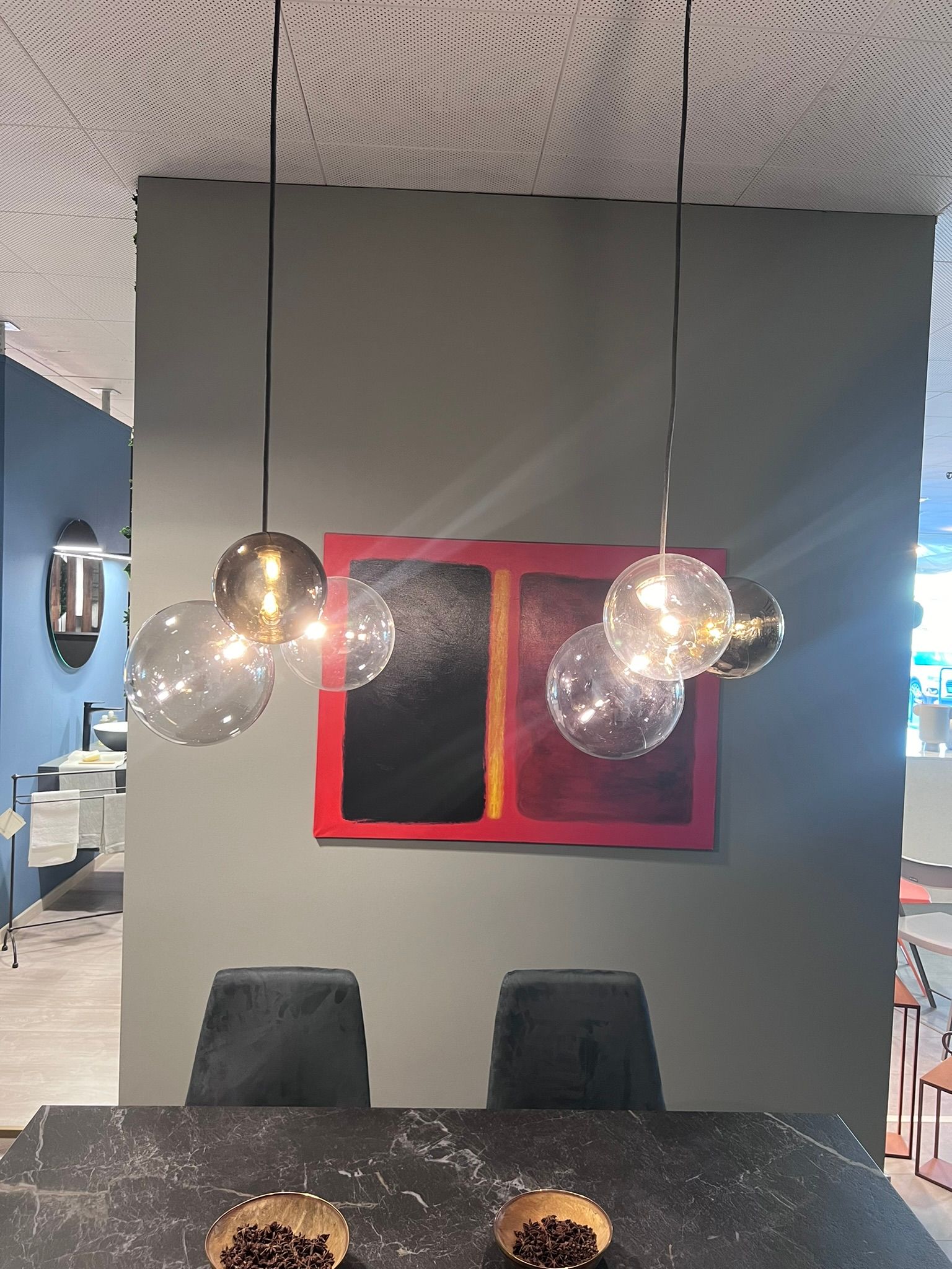 Immagine della lampada Atomo di Tonin Casa, esposta presso Arredamenti Capelli