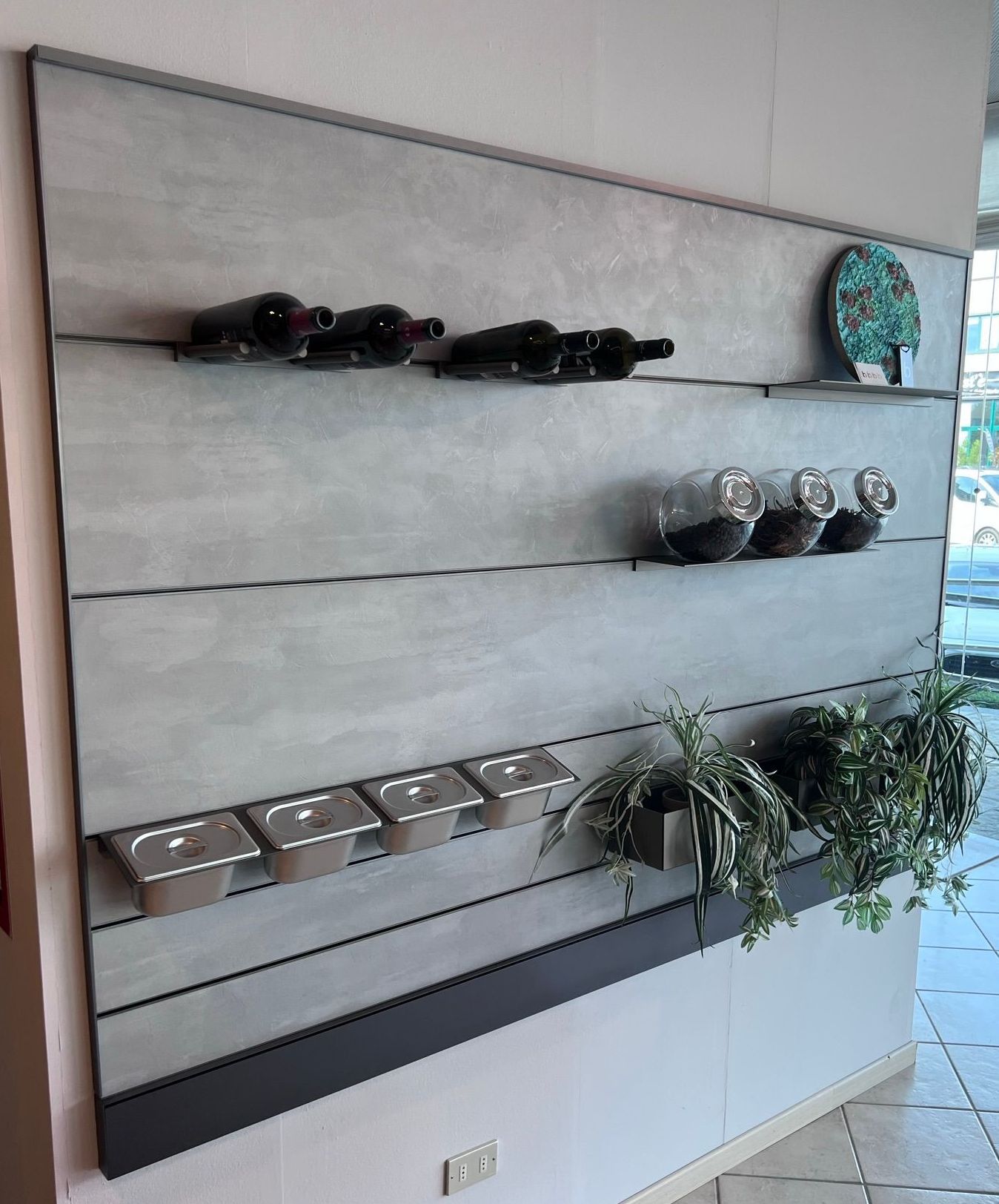 Immagine della Boiserie Line System di Scavolini, esposta presso Arredamenti Capelli