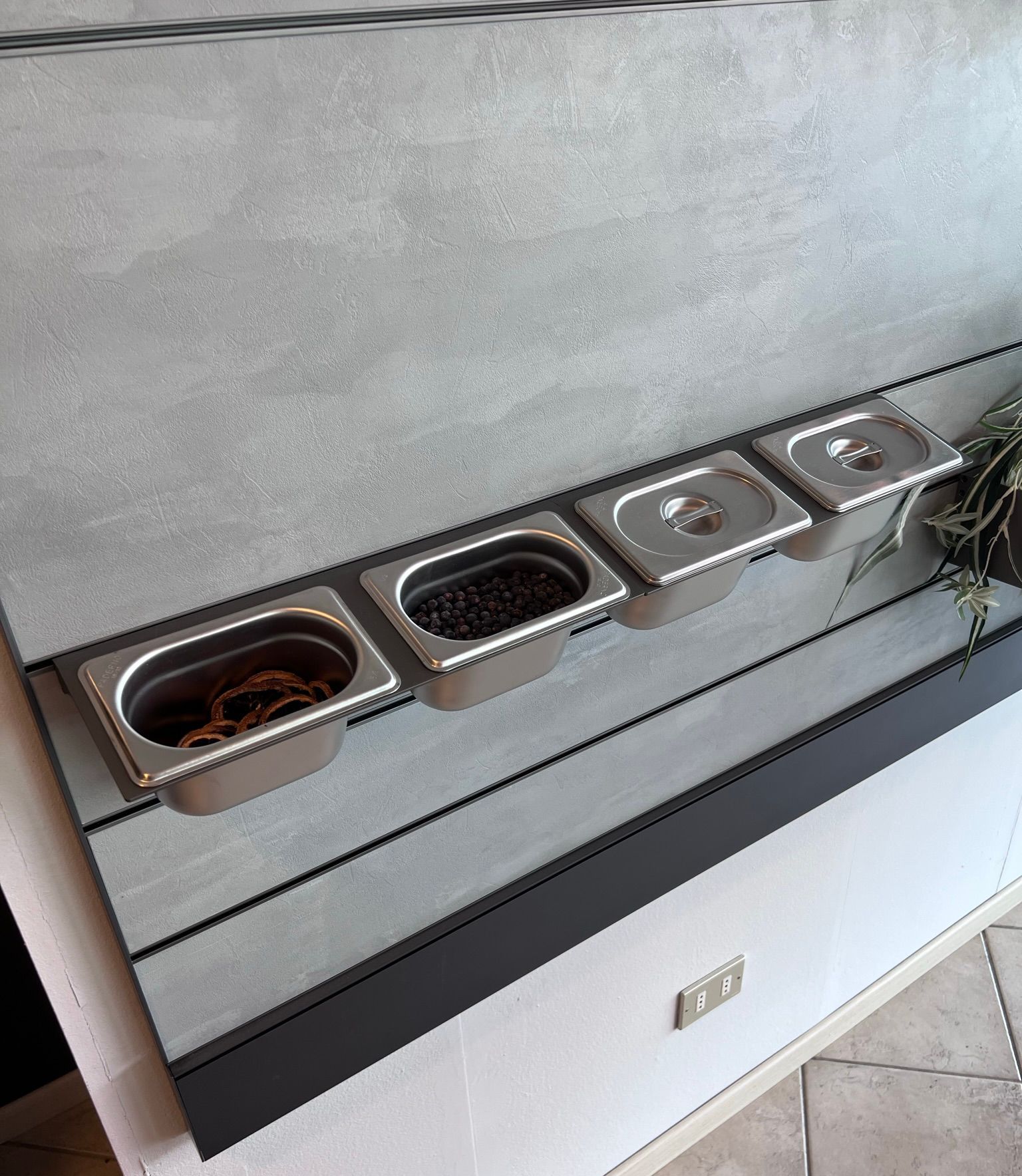 Immagine della Boiserie Line System di Scavolini, esposta presso Arredamenti Capelli