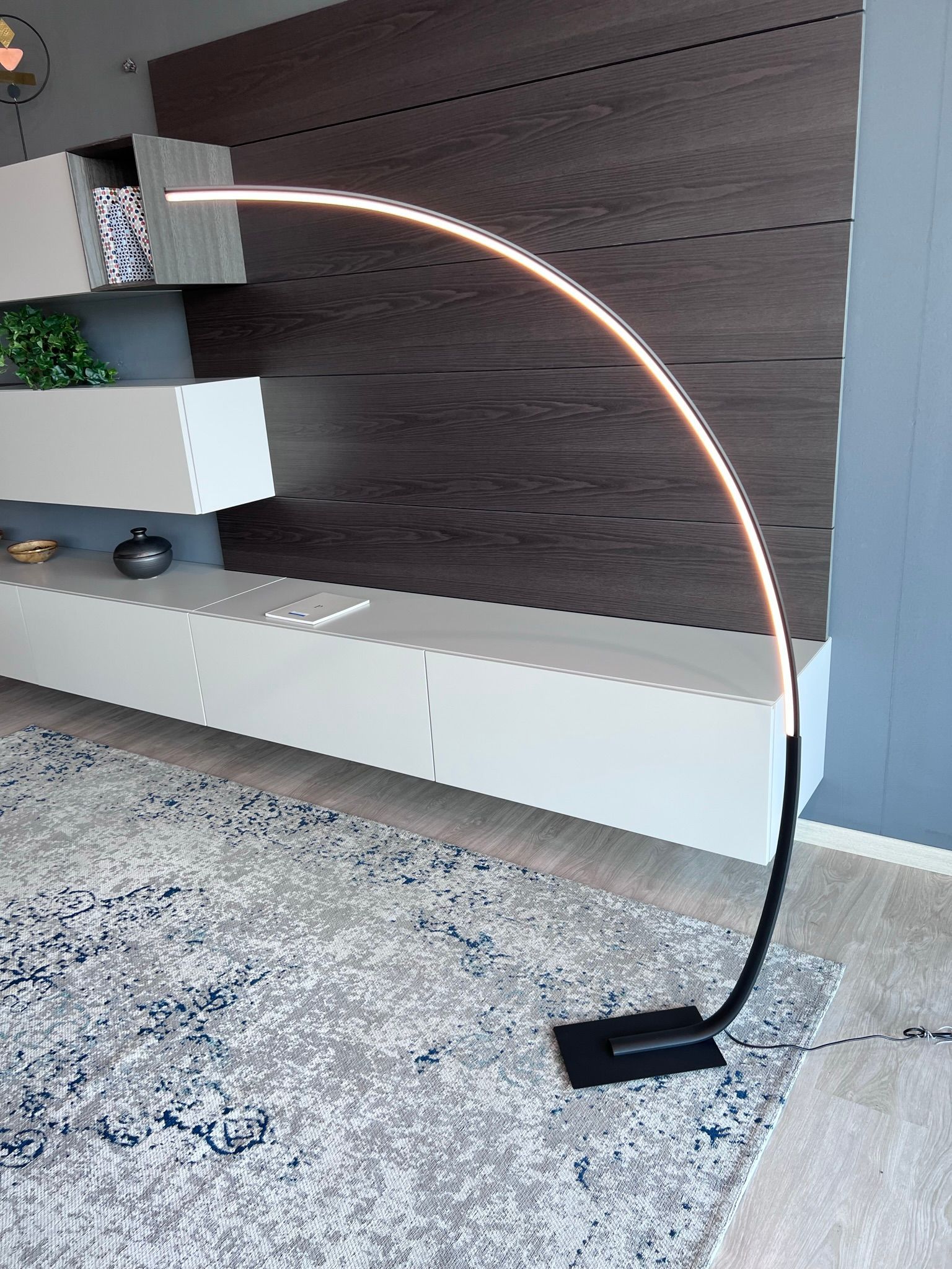 Immagine della lampada Kirkas di Rossini Illuminazione, esposta presso Arredamenti Capelli