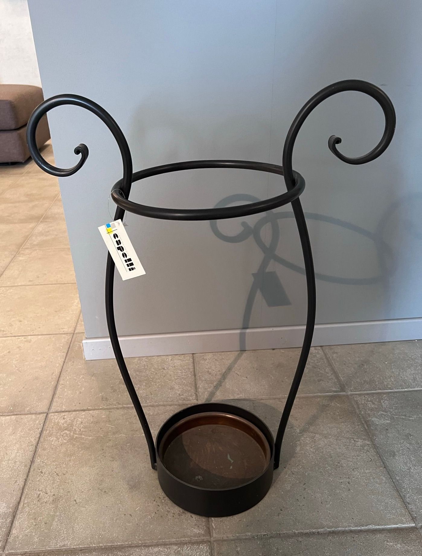 Immagine del porta ombrelli Oscar di Cantori, esposto presso Arredamenti Capelli