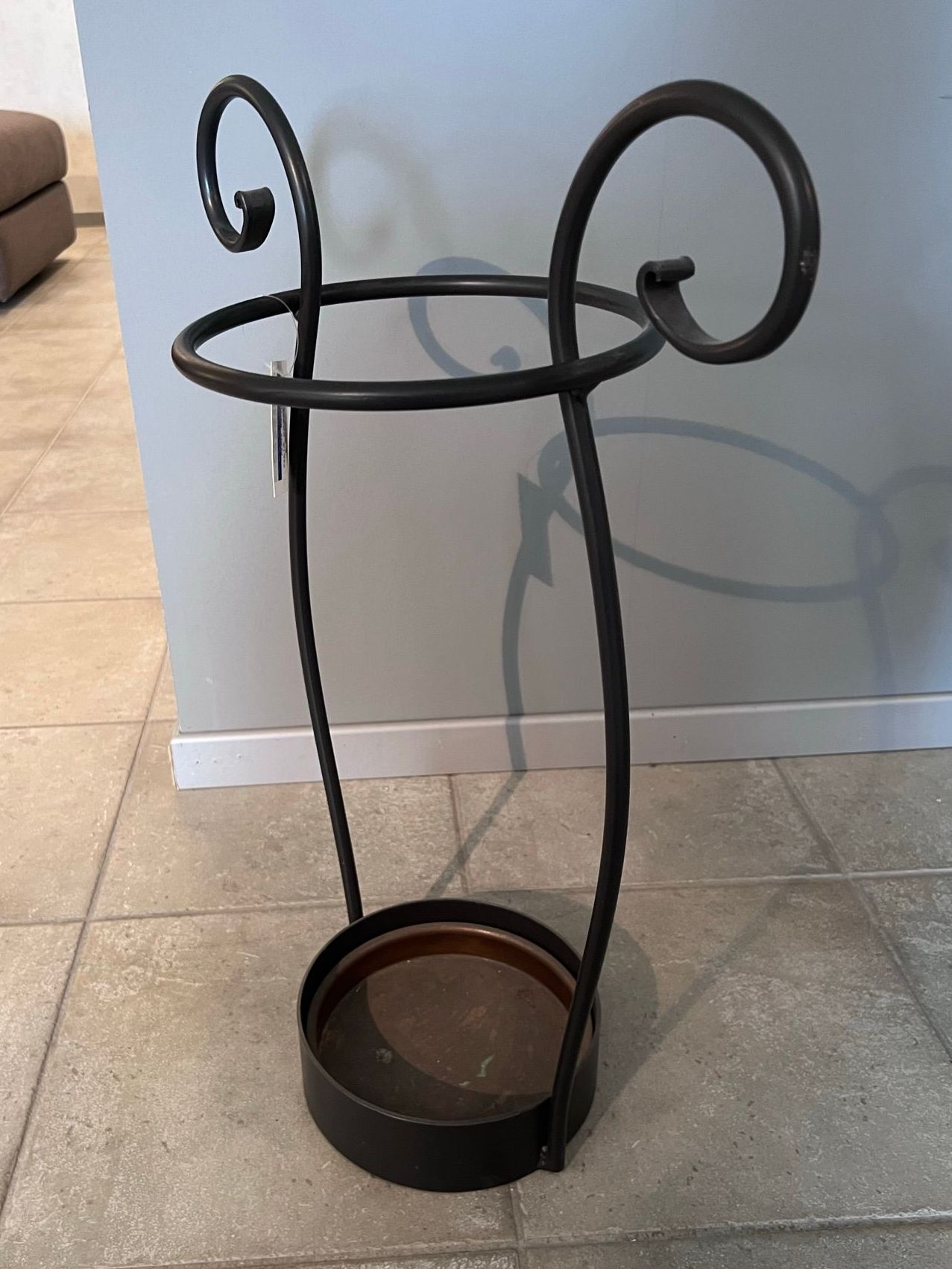 Immagine del porta ombrelli Oscar di Cantori, esposto presso Arredamenti Capelli