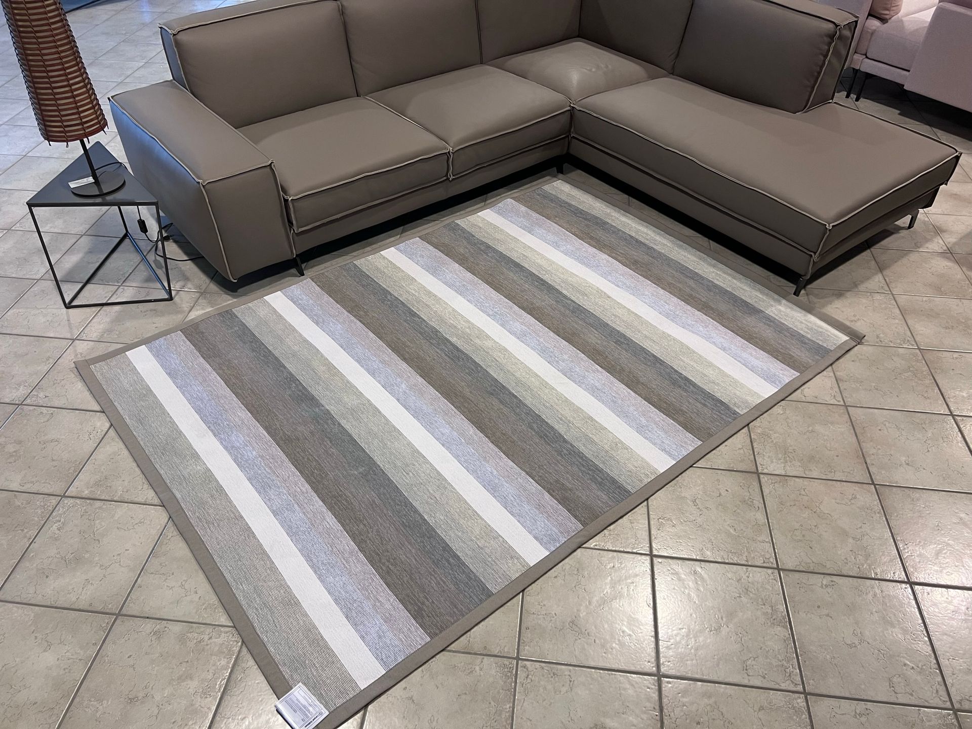 Immagine del tappeto Diamond Duo di Carpet Edition, esposto presso Arredamenti Capelli