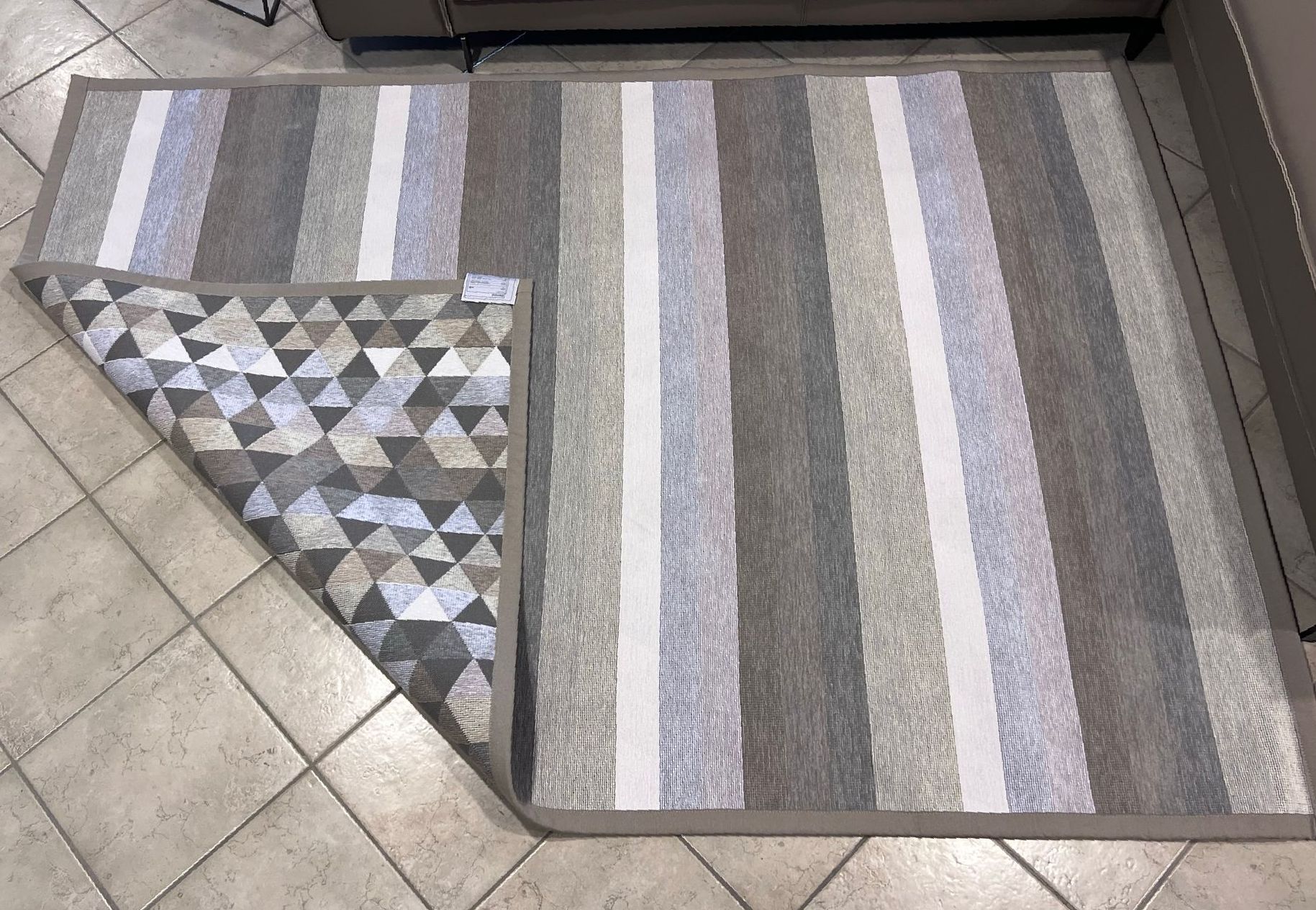 Immagine del tappeto Diamond Duo di Carpet Edition, esposto presso Arredamenti Capelli