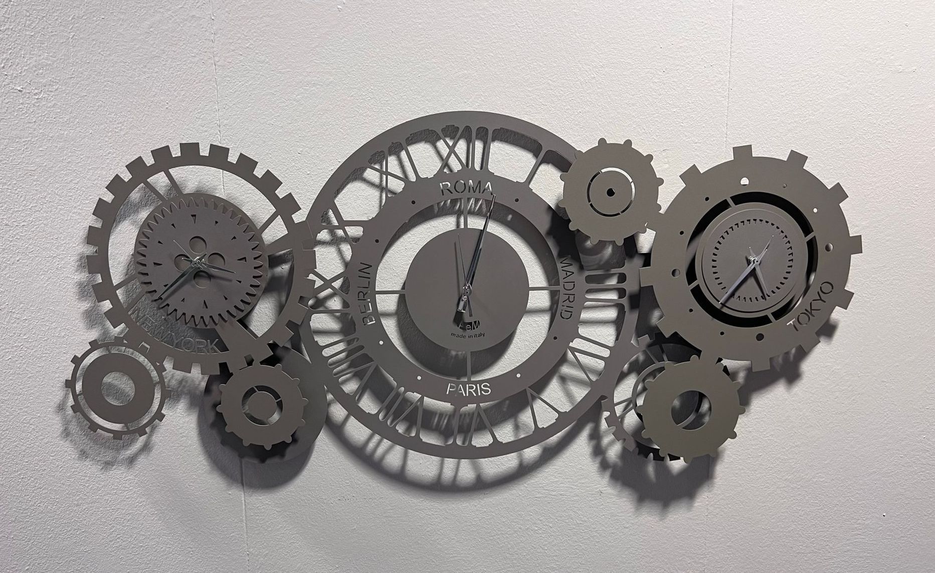 Immagine dell'orologio Meccano di Arte e Mestieri, esposto presso Arredamenti Capelli