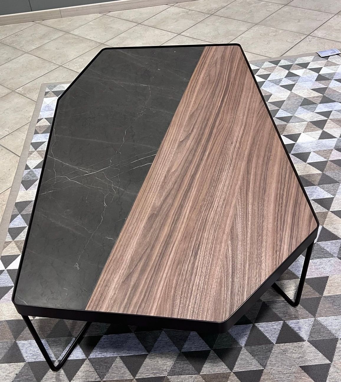 Immagine del tavolino Kirk di Doimo Salotti, visionabile presso Arredamenti Capelli