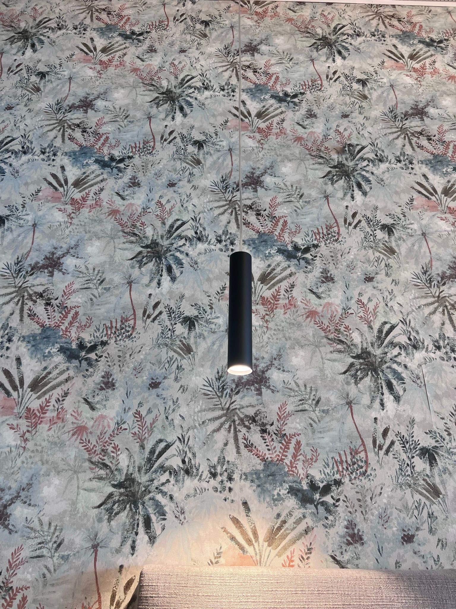 Immagine della lampada Axiom di Rossini Illuminazione, esposto presso Arredamenti Capelli