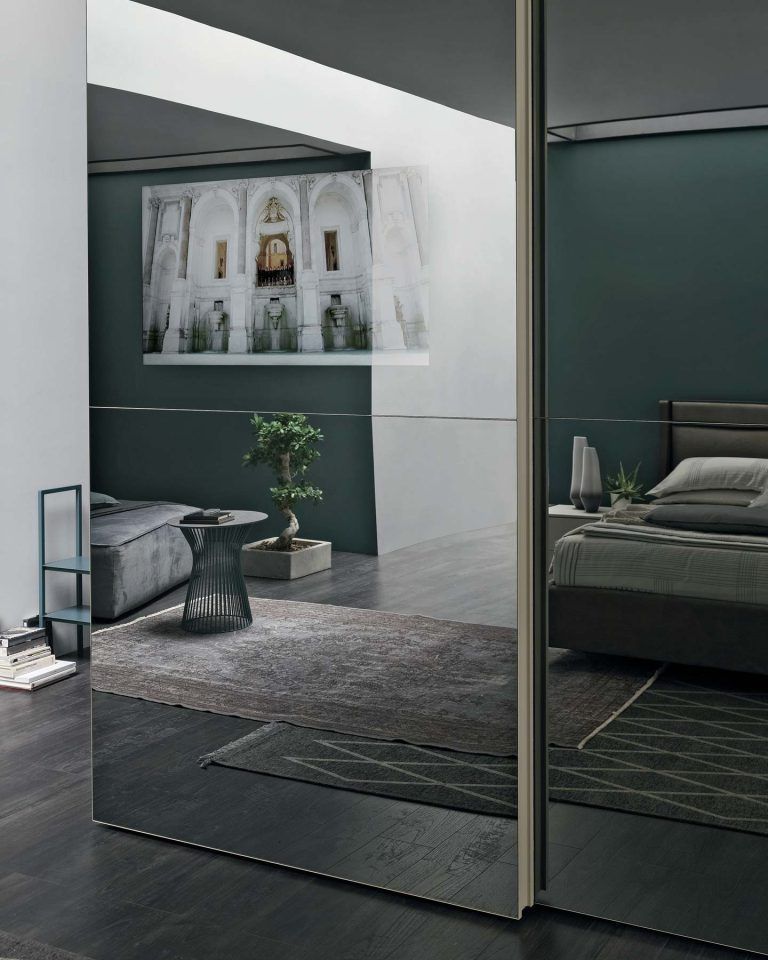 Immagine di un armadio visione, con tv integrata, di tomasella