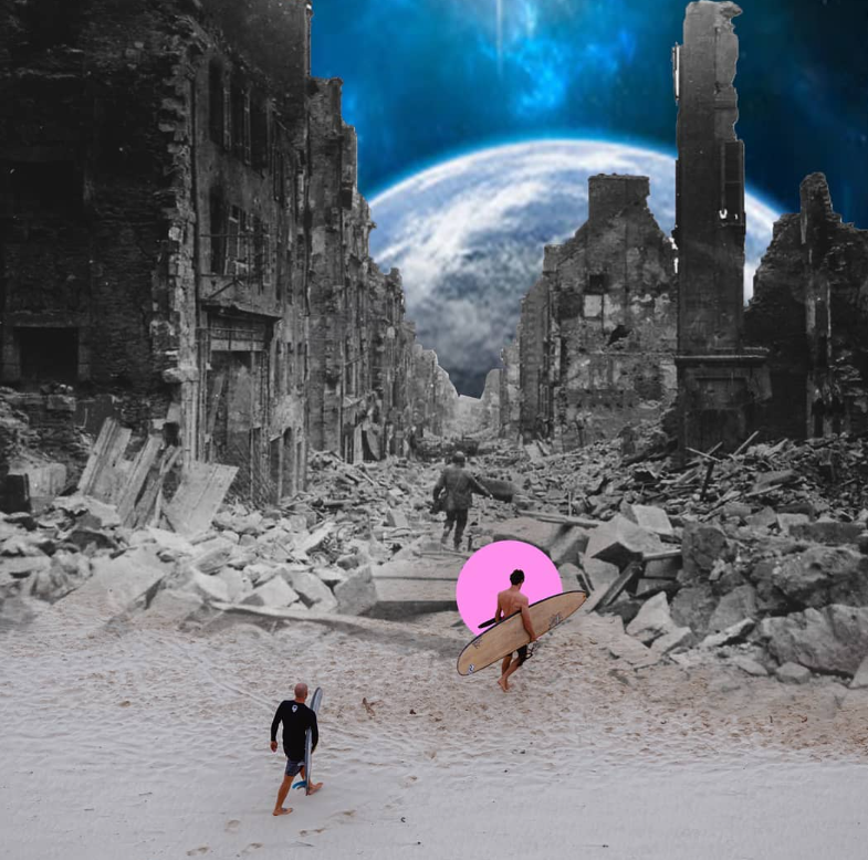 2 uomini con un serf da una spiaggia si dirigono verso un paesaggio di