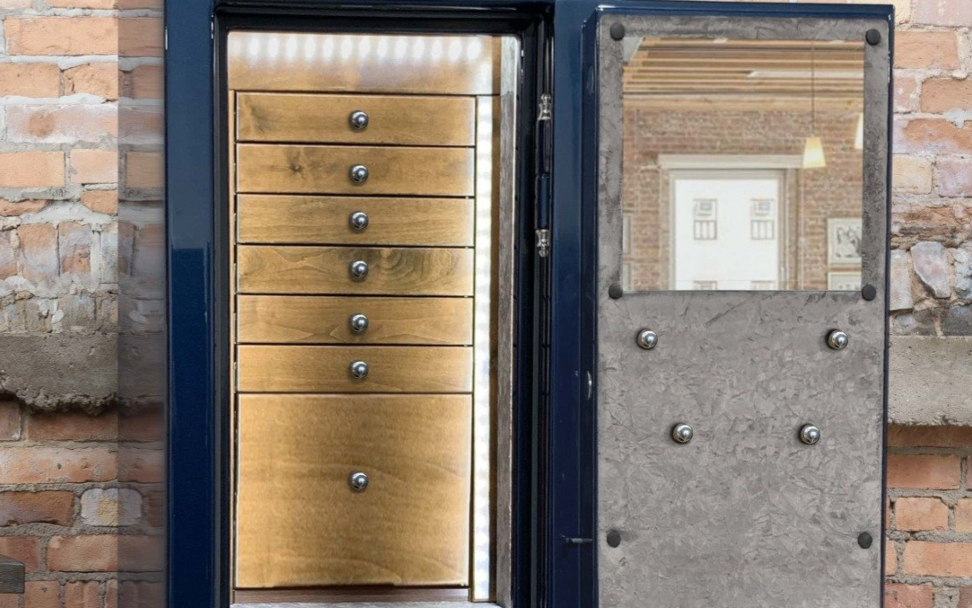 Jewelry safe interior