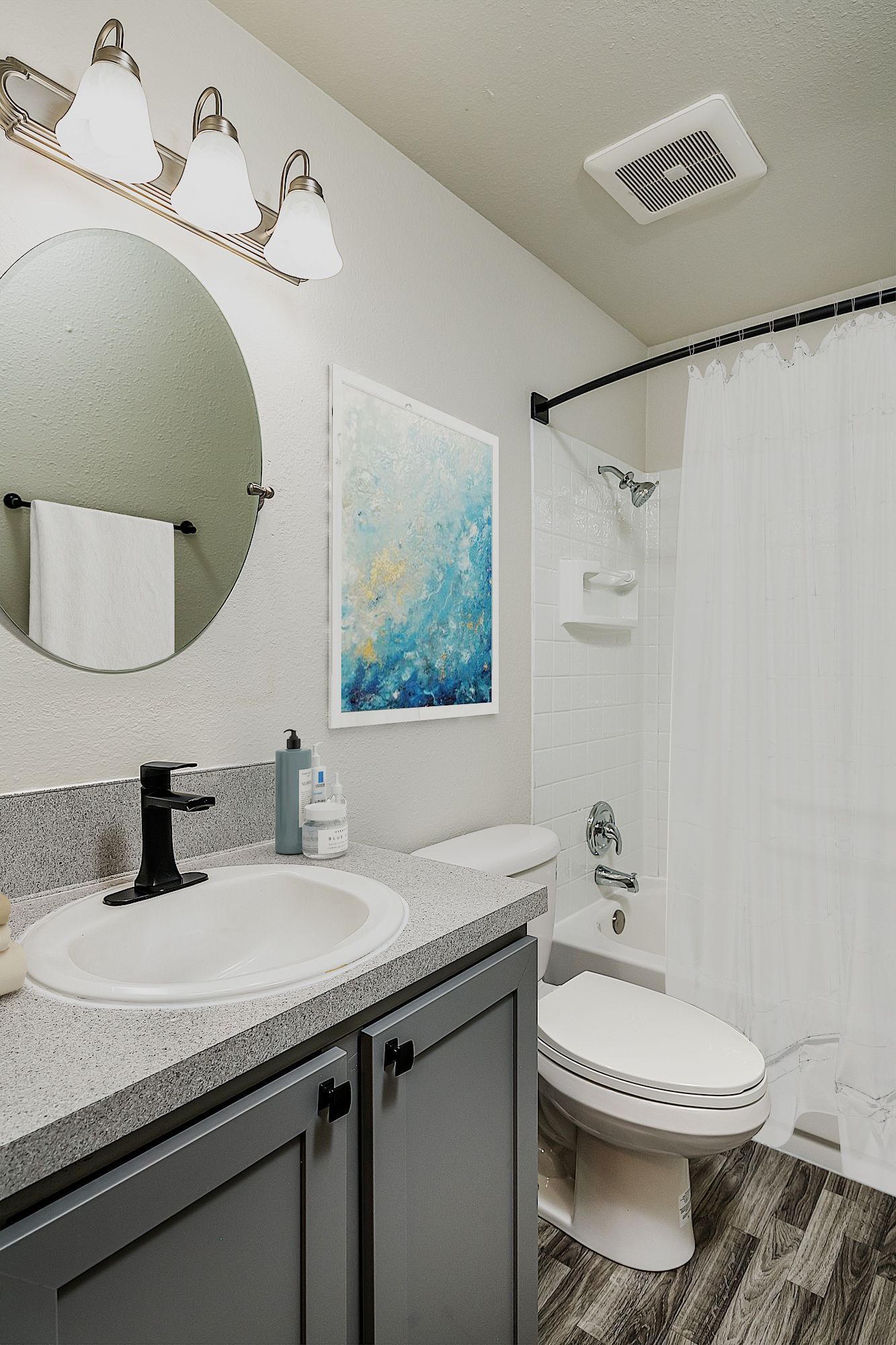 Photo showing the bathroom with a shower/tub combination