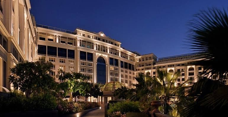 A large building with a swimming pool in front of it.