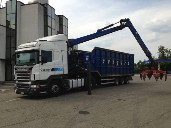 Articulated lorry with loader