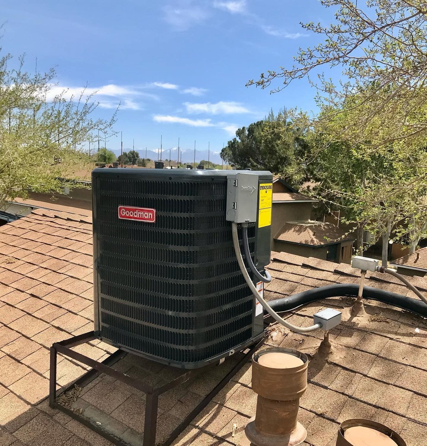A large air conditioner is sitting on top of a roof.