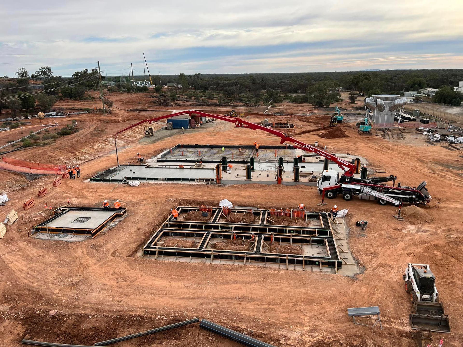 Concrete Pour Time Using a Heavy Equipment Machine | Cobar, Nsw | Cynend Building & Construction