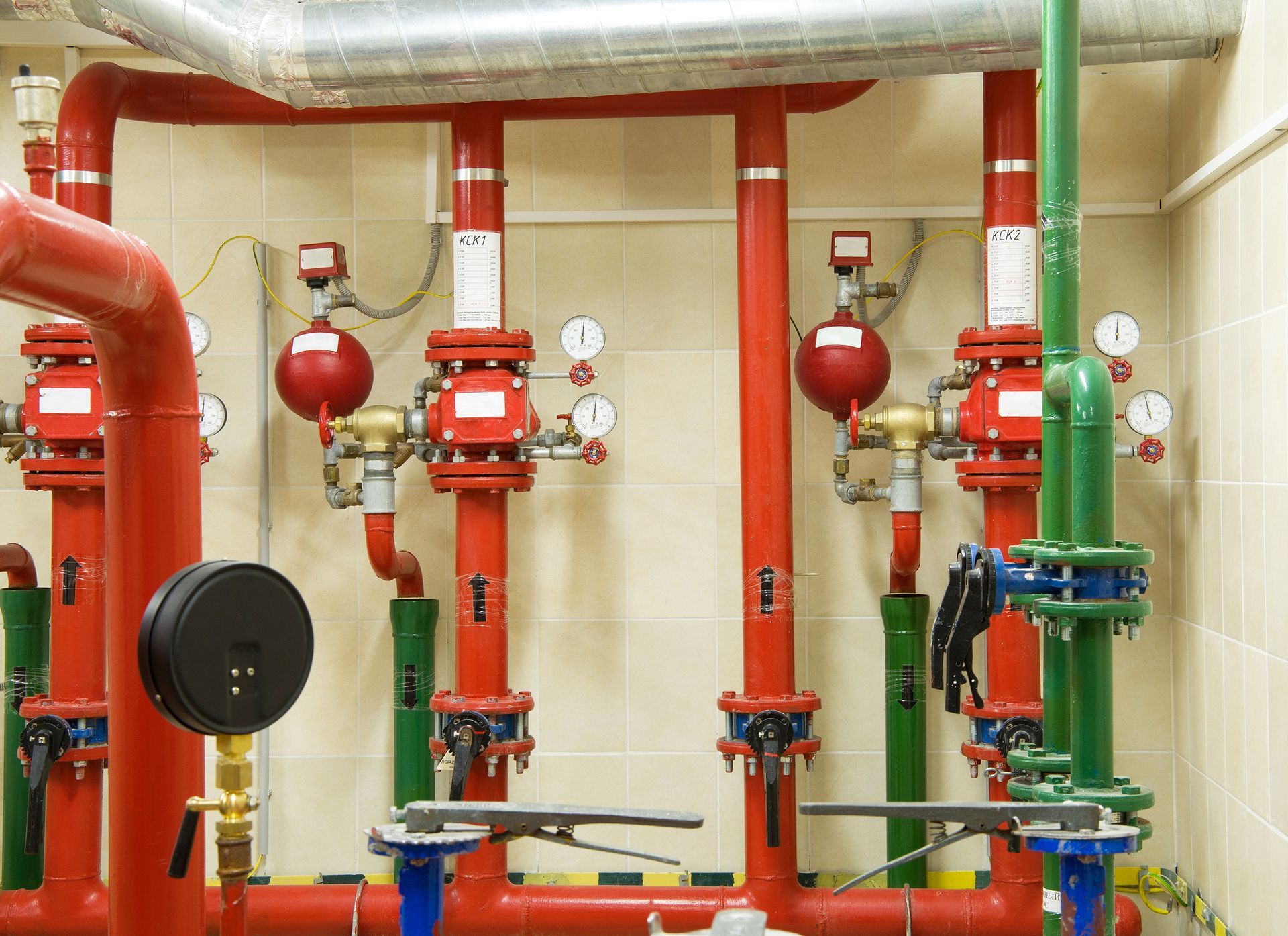 A bunch of red and green pipes in a room
