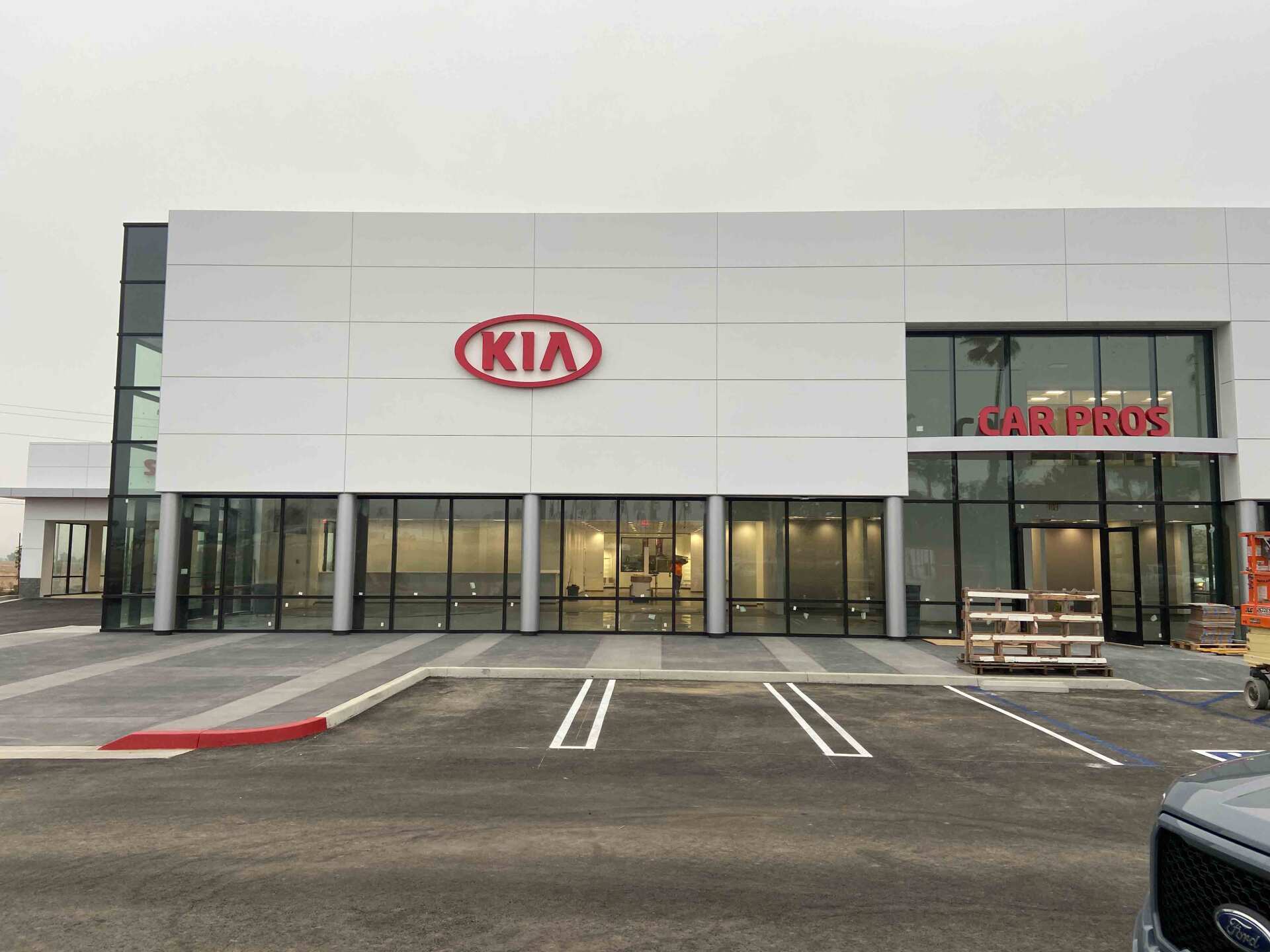Kia Building Parking Lot | Bellflower, CA | Telecomp Enterprises Inc.