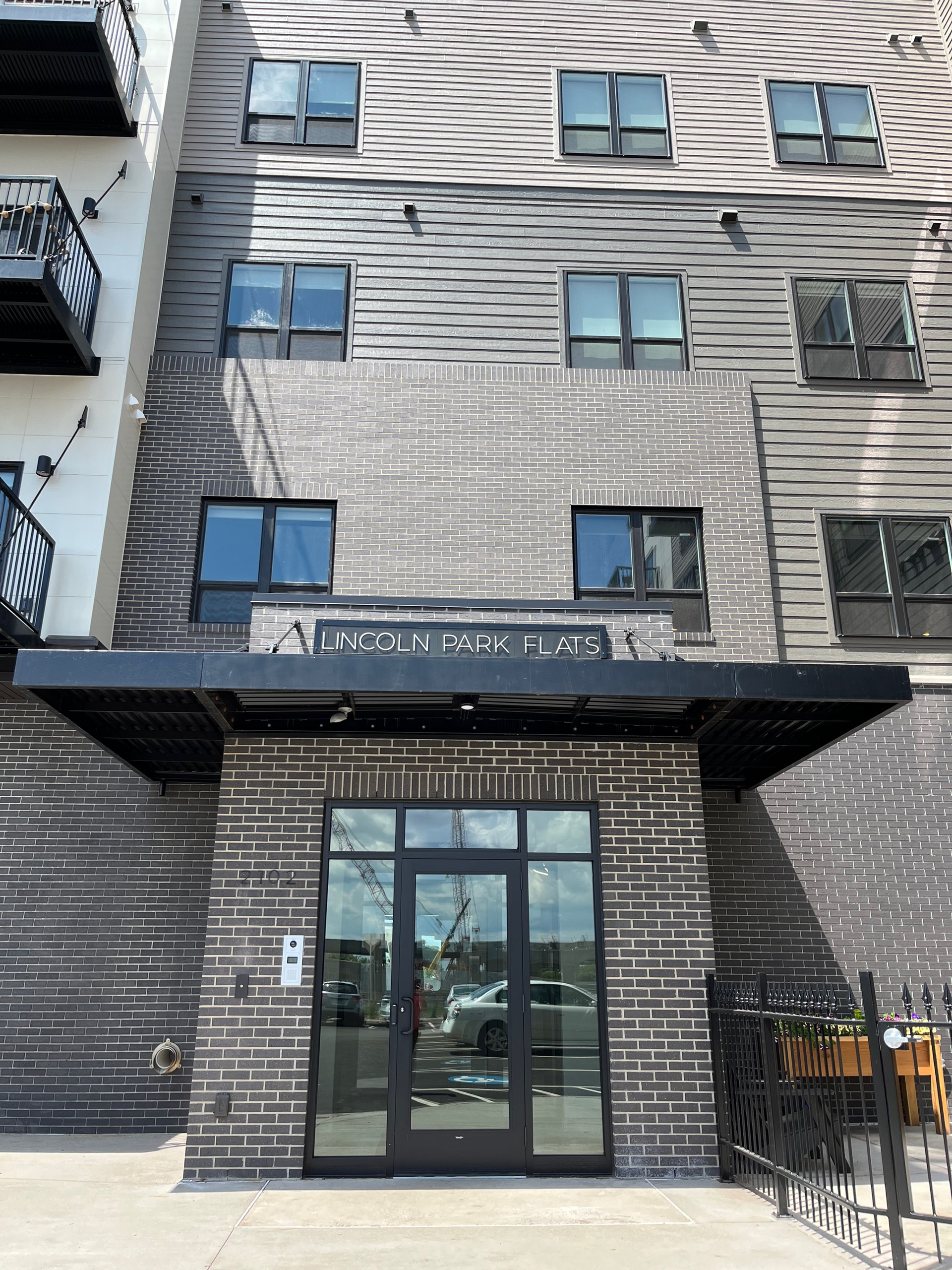 Lincoln Park Flats Building exterior