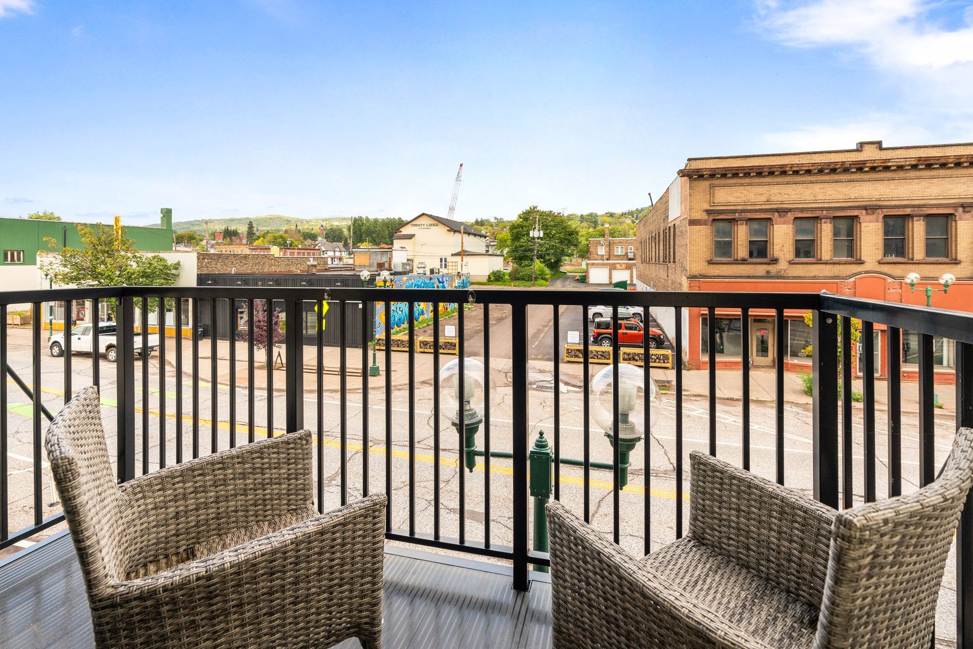 Lincoln Park Flats exterior balcony