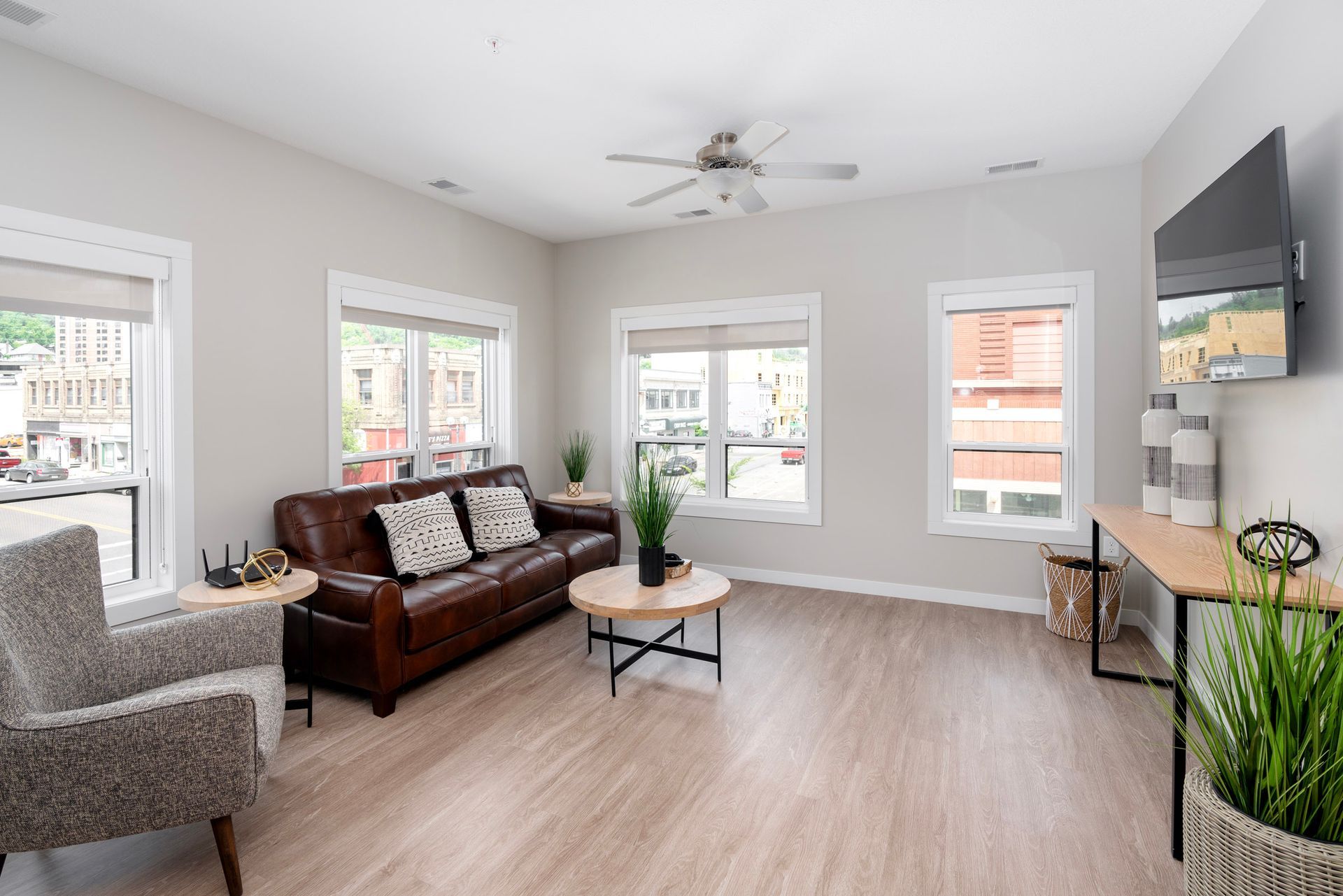 Lincoln Park Flats bathroom