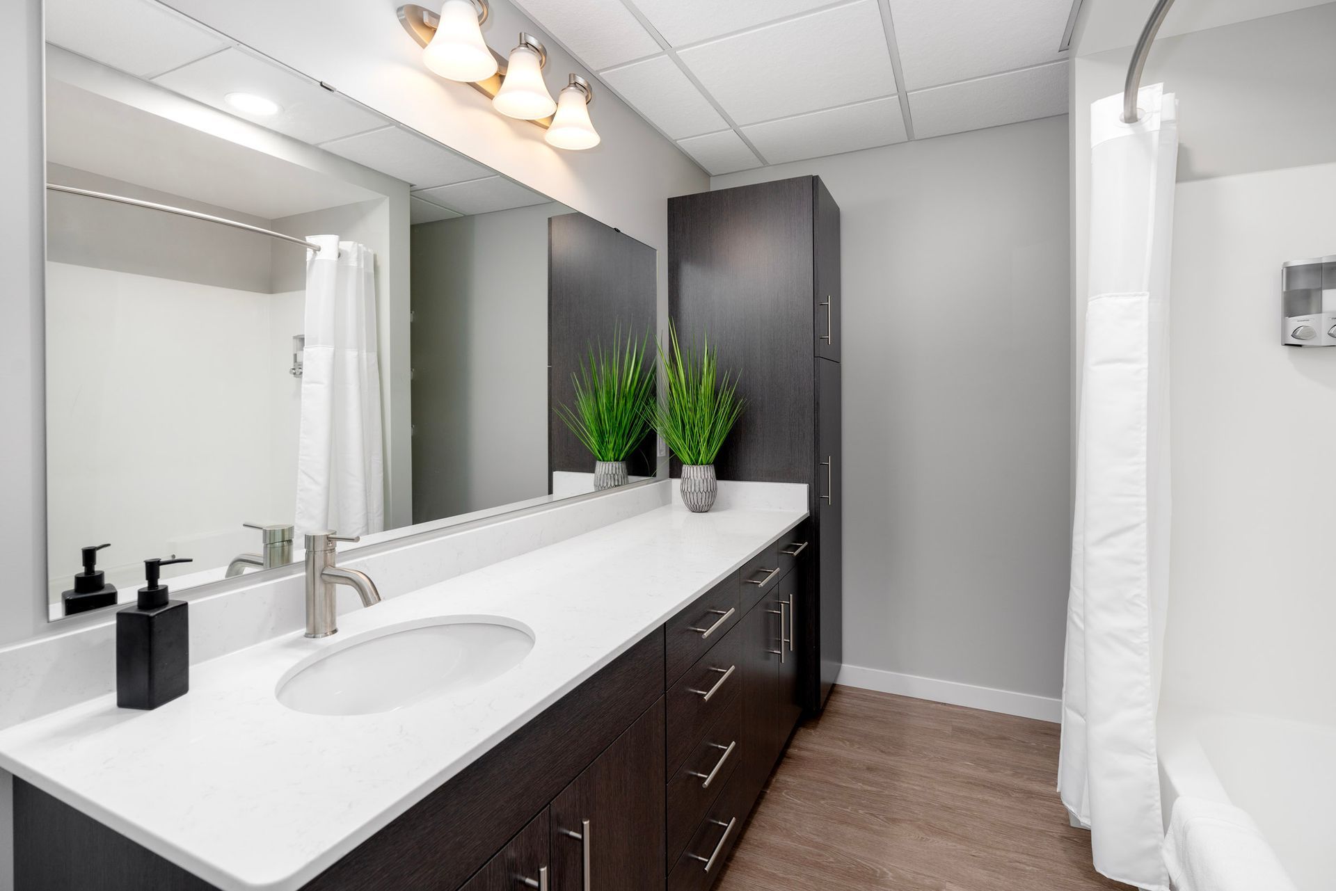 Lincoln Park Flats bathroom