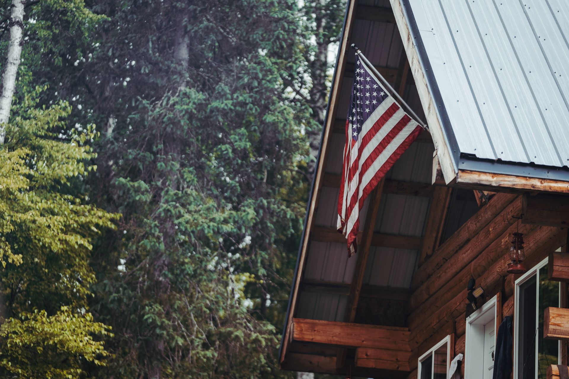 Craig Morgan catching a fish