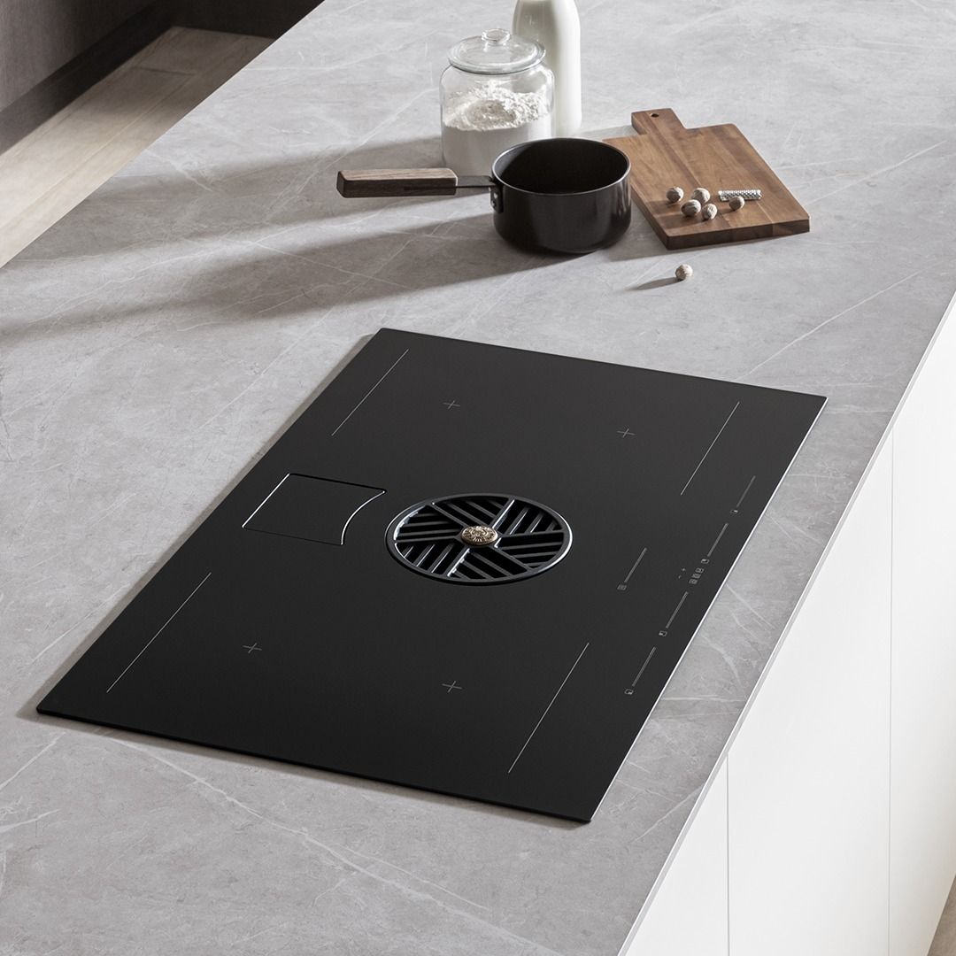 Um fogão preto está em cima de um balcão.