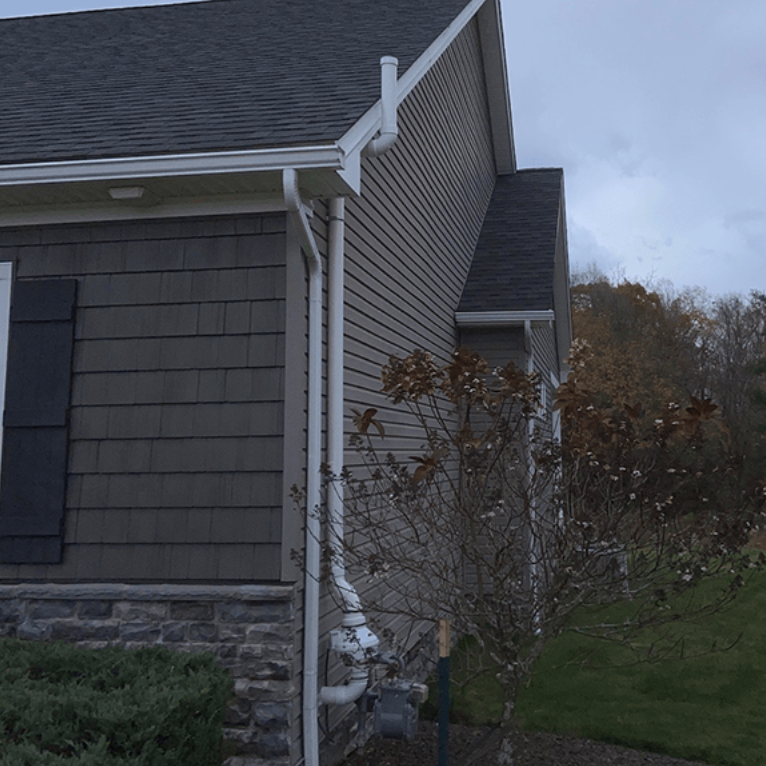 front view of home in Medina Ohio with a radon mitigation system installed