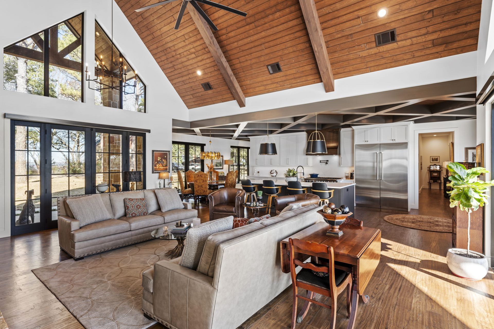 A living room filled with furniture and a ceiling fan.