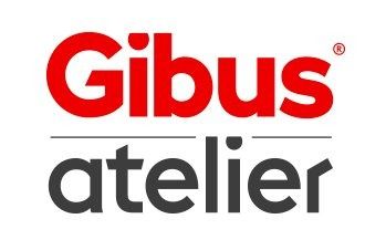 Logo dell'atelier Gibus: scritta "Gibus" rossa su testo "atelier" grigio, separati da una linea orizzontale.