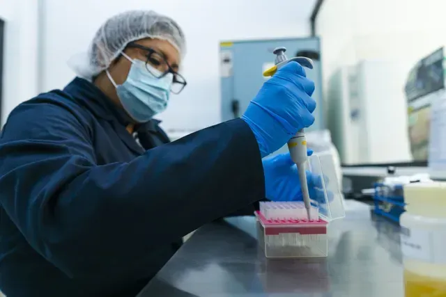Servicios de laboratorio: Estudios Laborales