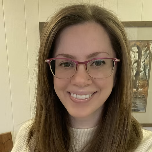 Liz Lewis Headshot