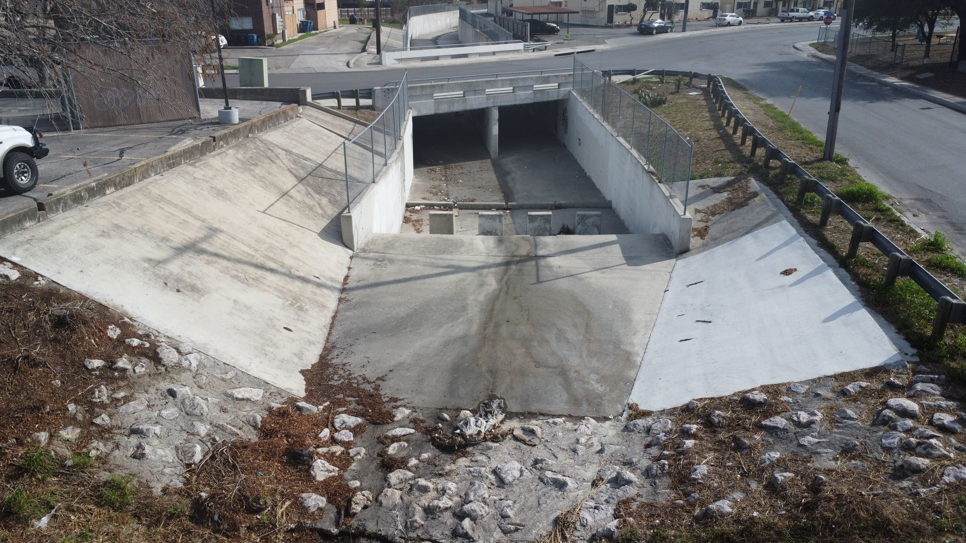 Overhead view of a San Antonio intersection with road overlayed in red, plus an inset map locating the area.